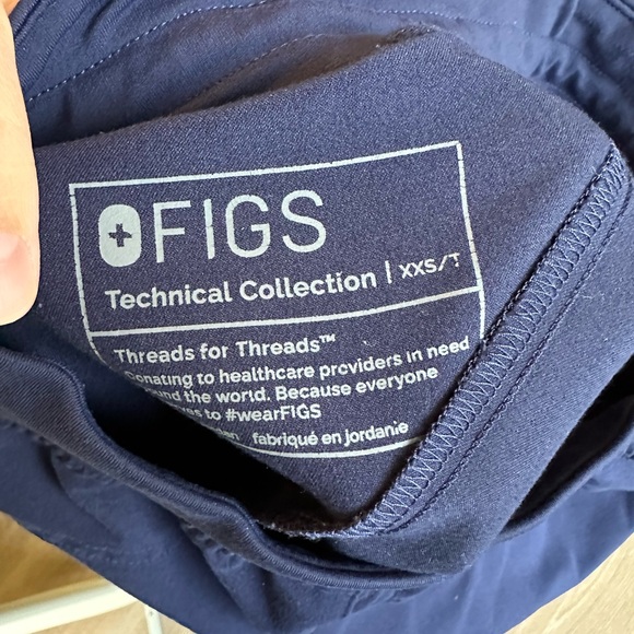 FIGS Kade Cargo Scrub Pants in Navy, size XXS Tall - Picture 3 of 6